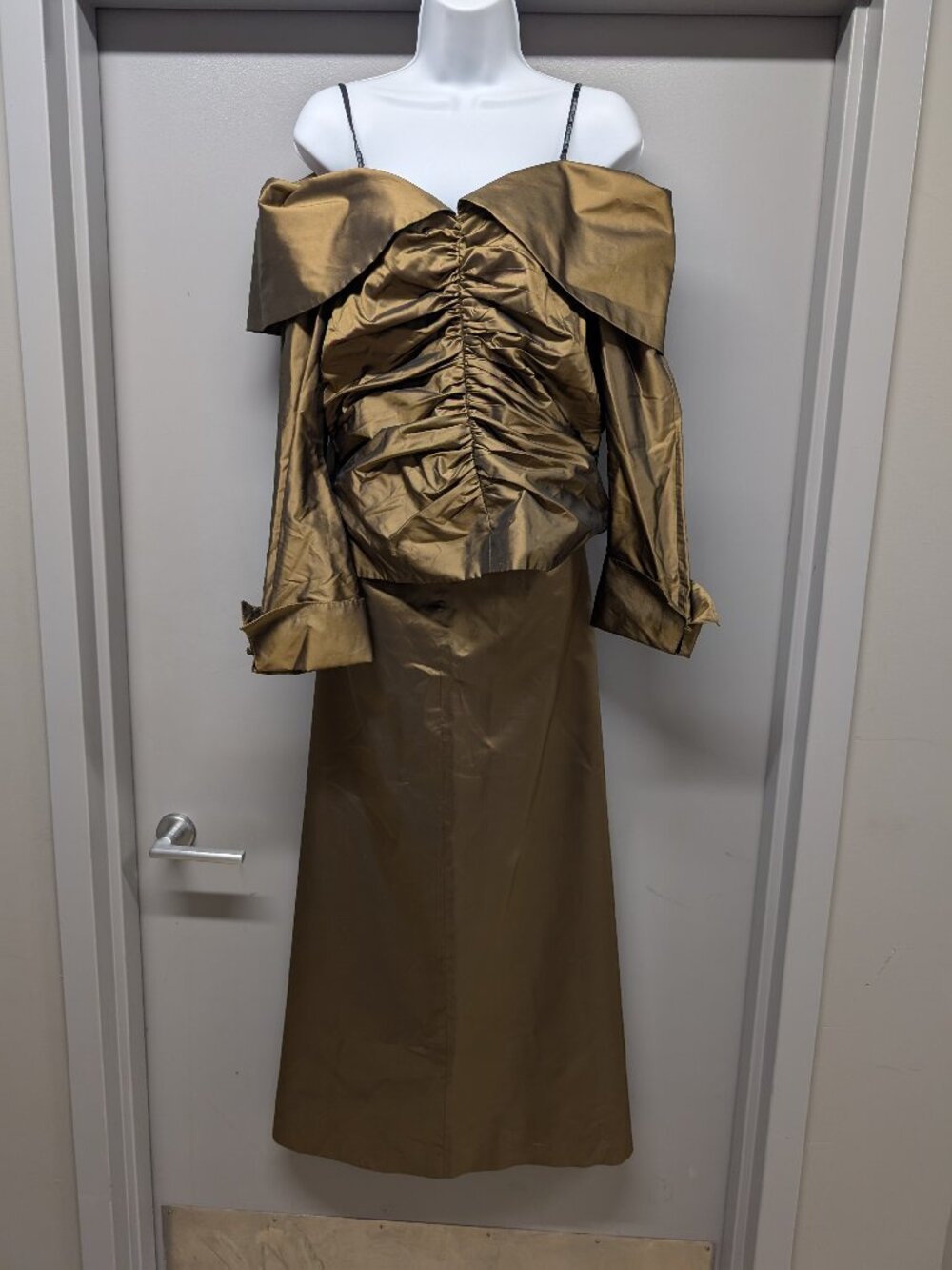 Chatta B 100% Silk Elegant Off-Shoulder 2 Piece Vintage Dress